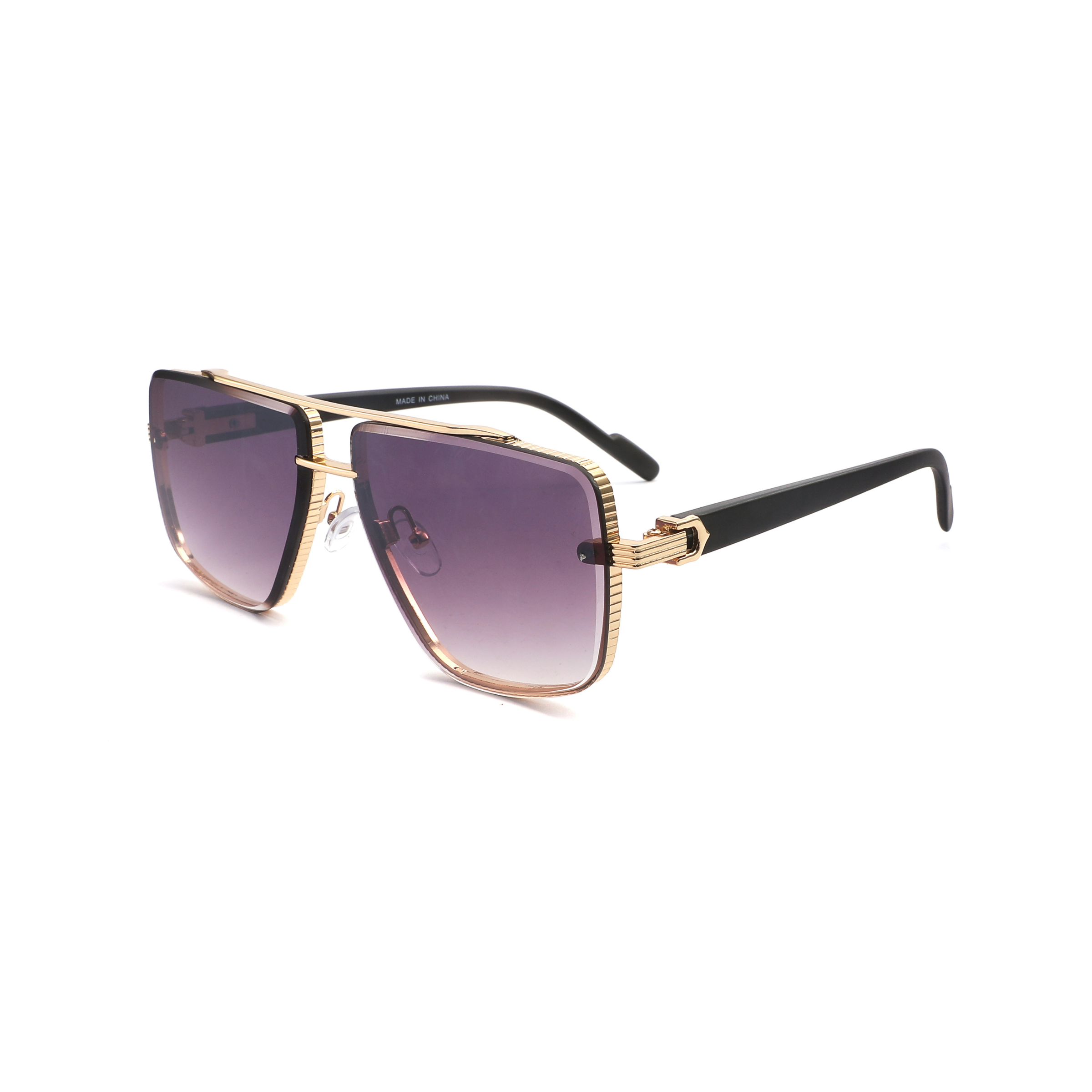 Aviator sunglasses with gradient lens