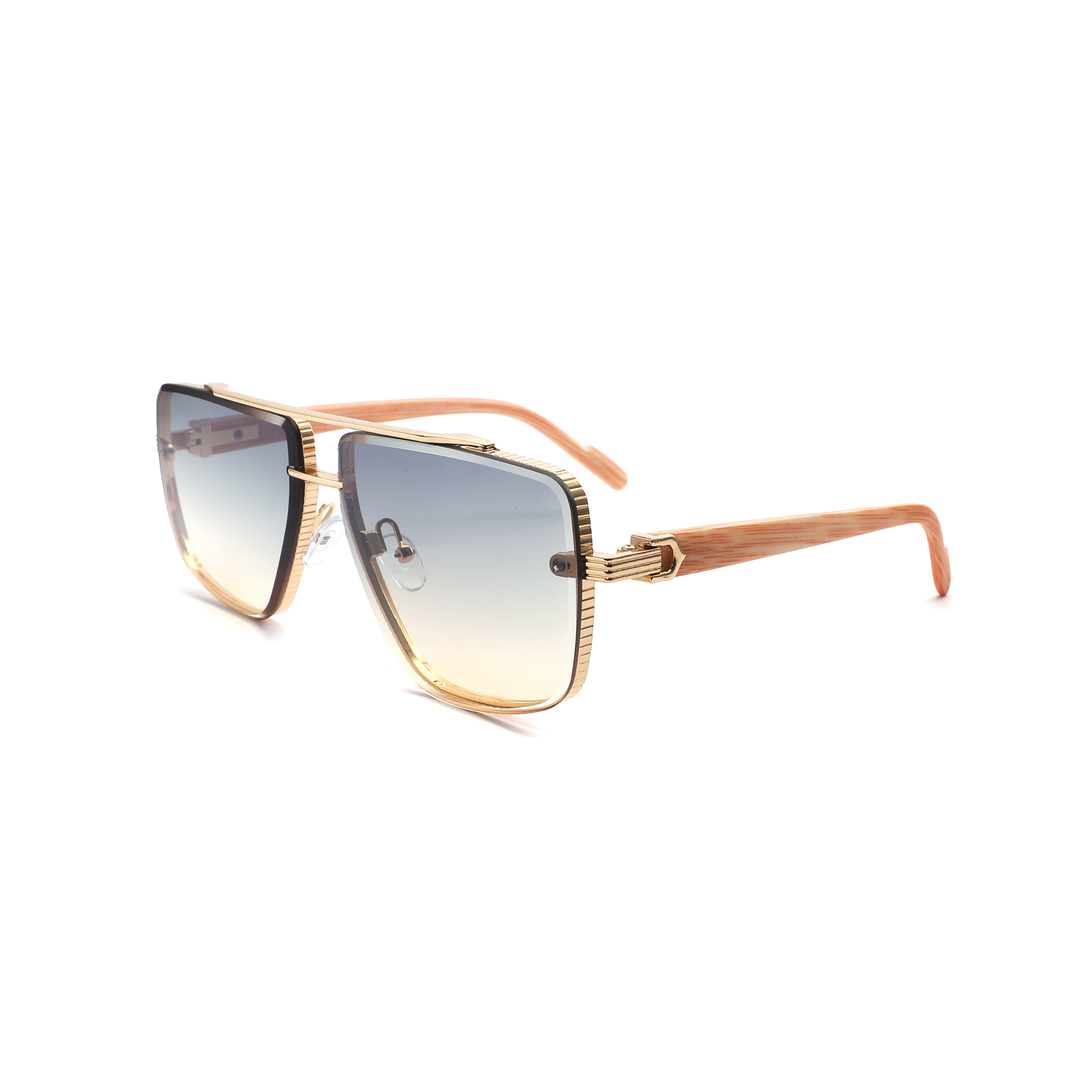 Aviator sunglasses with gradient lens