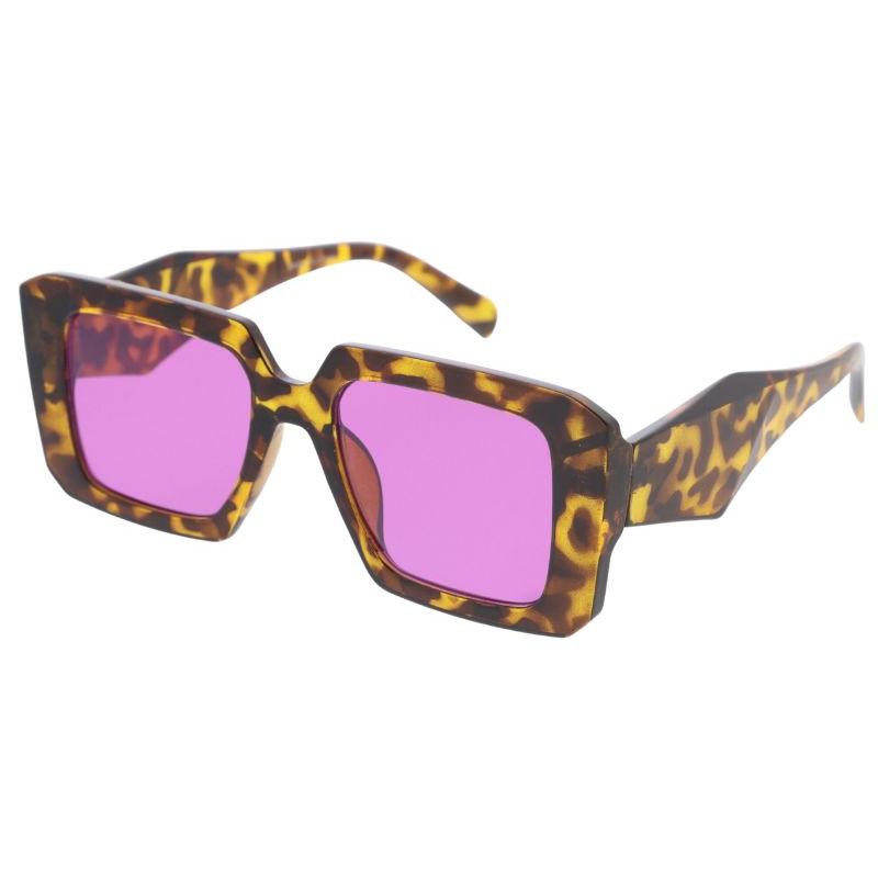 Women’s lightweight polycarbonate sunglasses with UV protection