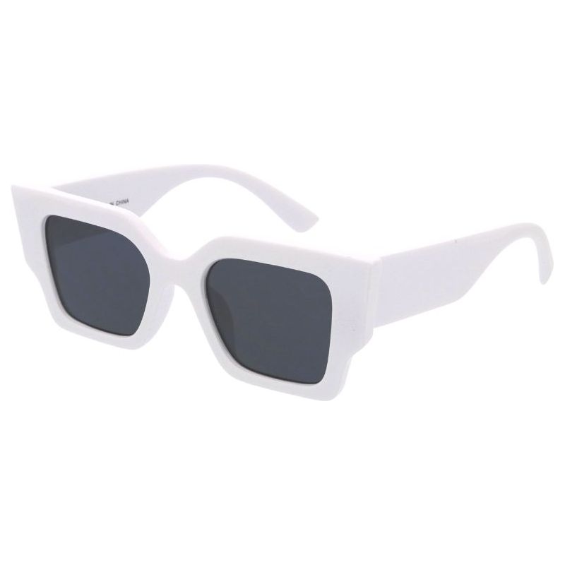 Women’s lightweight polycarbonate sunglasses with UV protection
