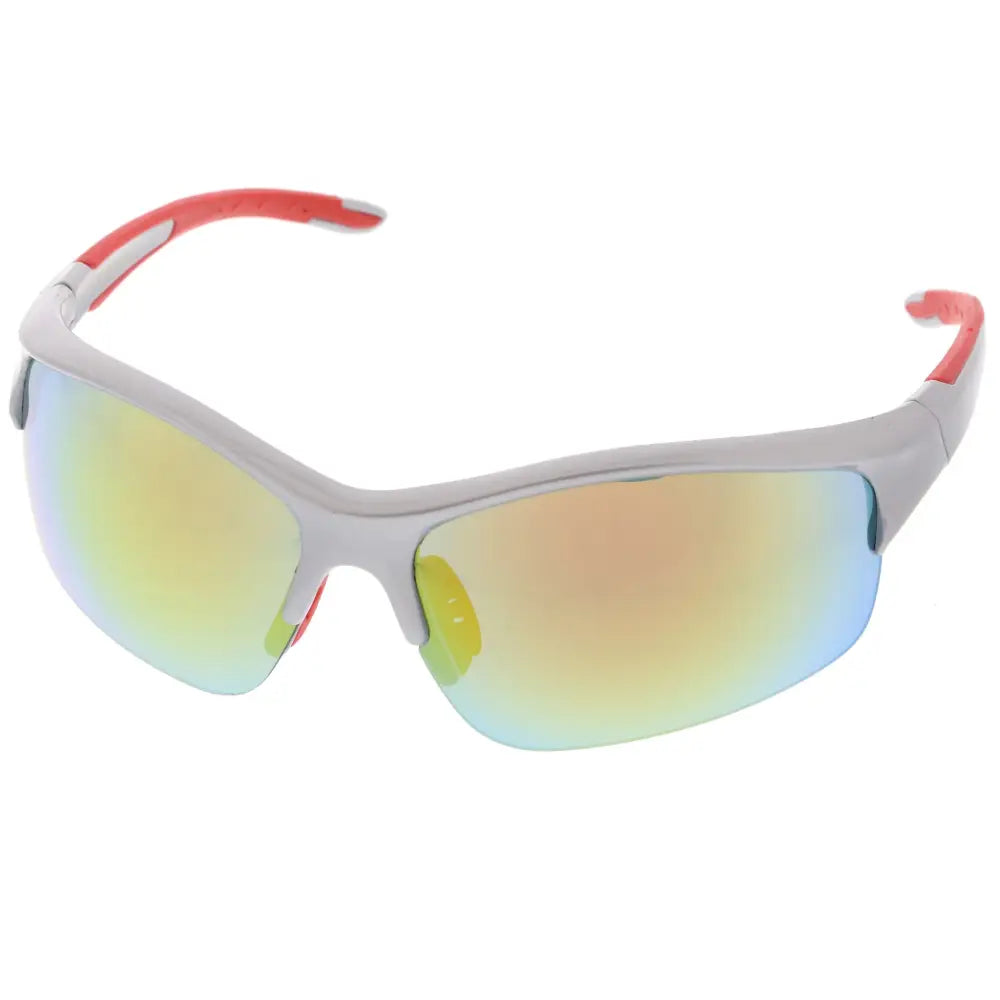Gafas de sol de plástico para hombre con diseño limpio y ajuste cómodo.