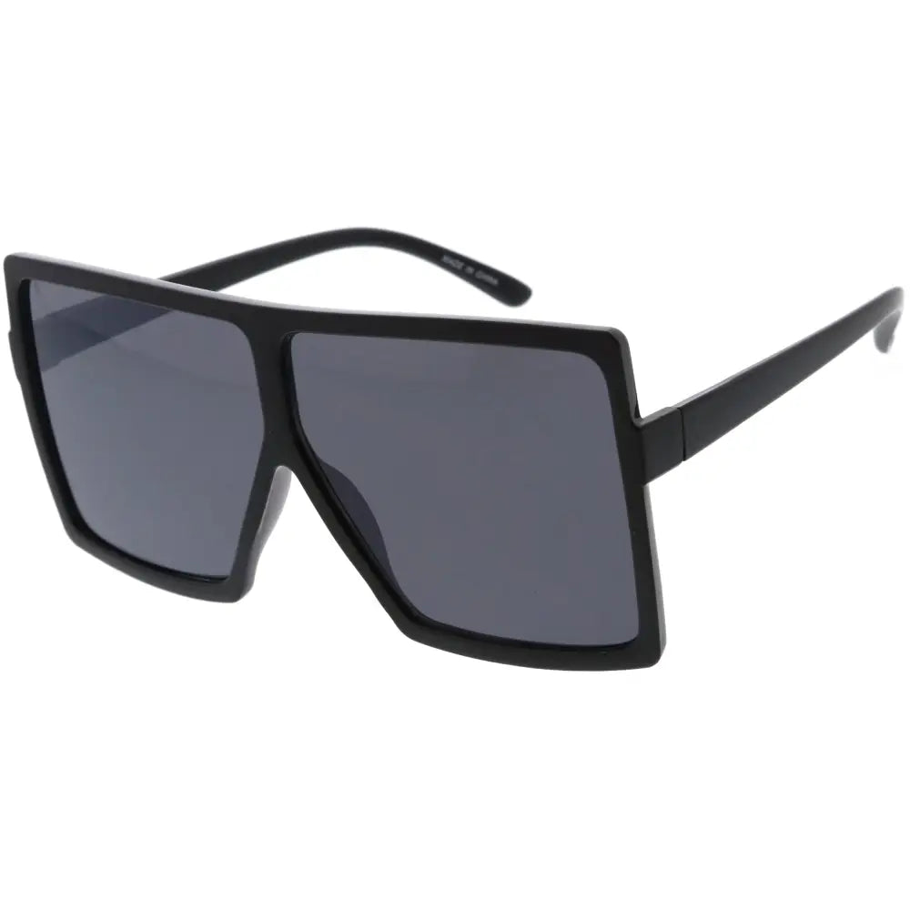 Juego de 12 gafas de sol rectangulares negras con lentes gris oscuro y diseño moderno y estilizado