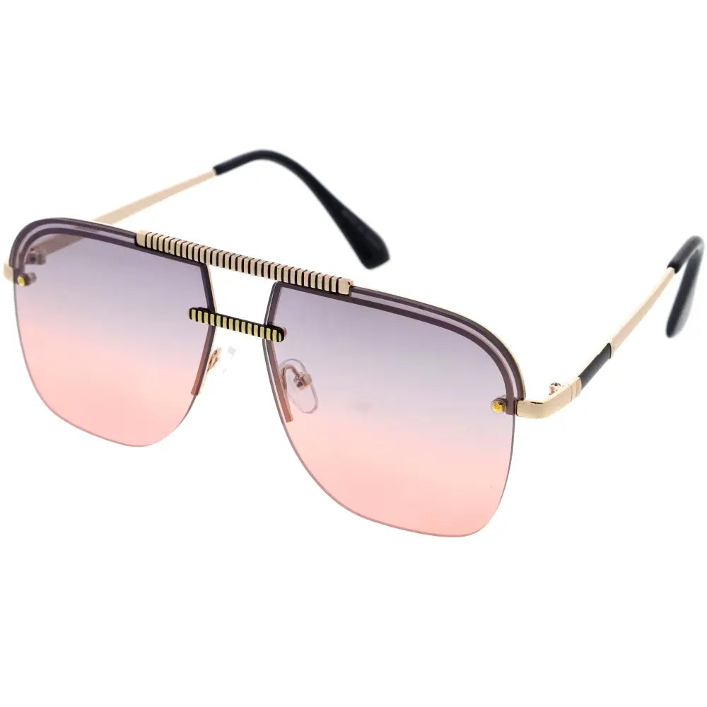 Juego de 12 gafas de sol de aviador doradas con lentes degradados de rosa a morado y puente con detalle texturizado