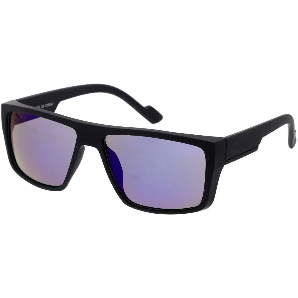 Gafas de sol de plástico para hombre con diseño limpio y ajuste cómodo.