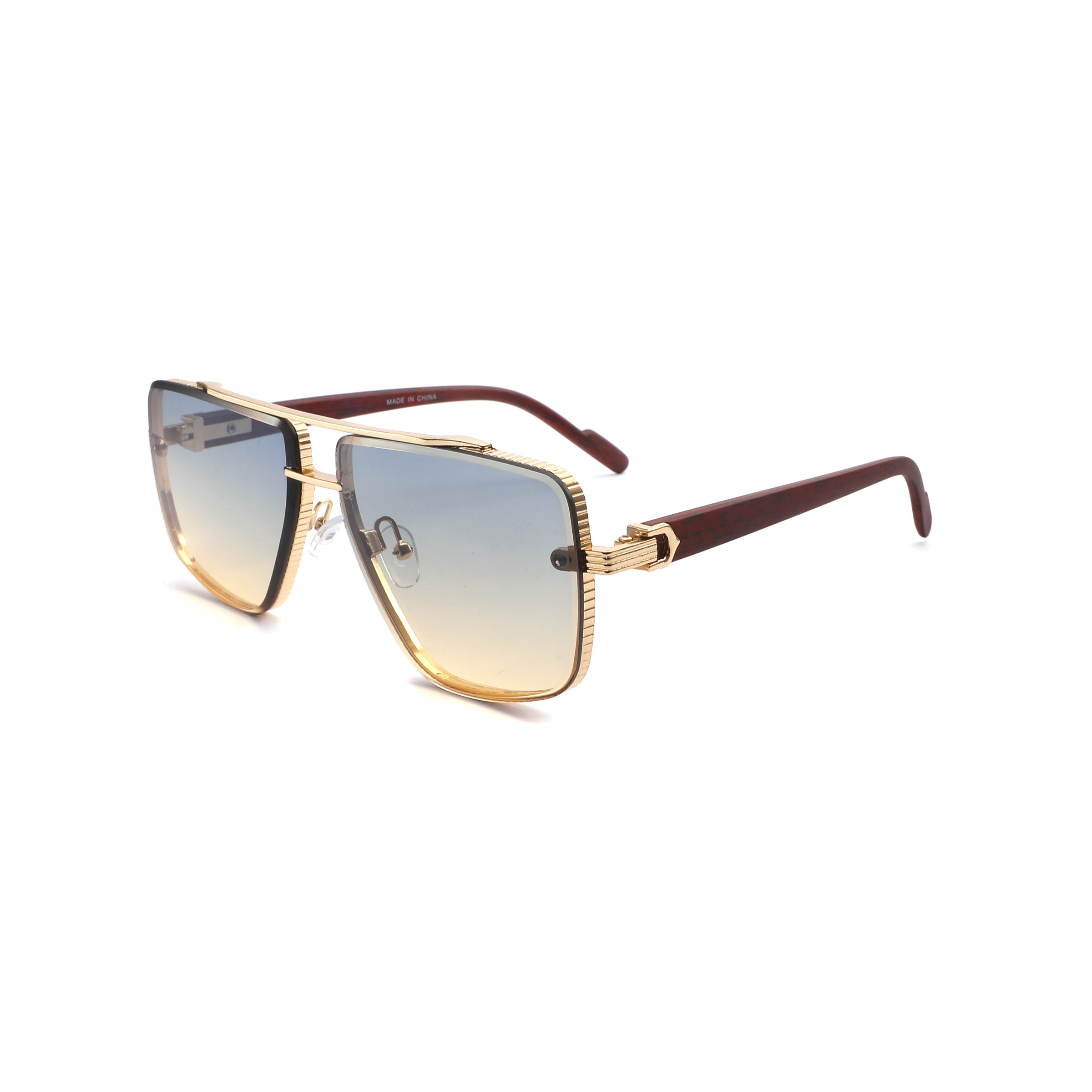 Aviator sunglasses with gradient lens