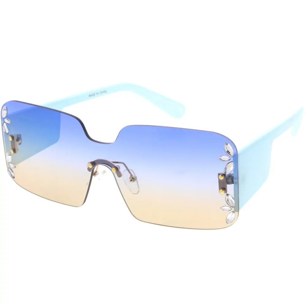 Gafas de sol de metal para mujer con diseño limpio y ajuste cómodo.