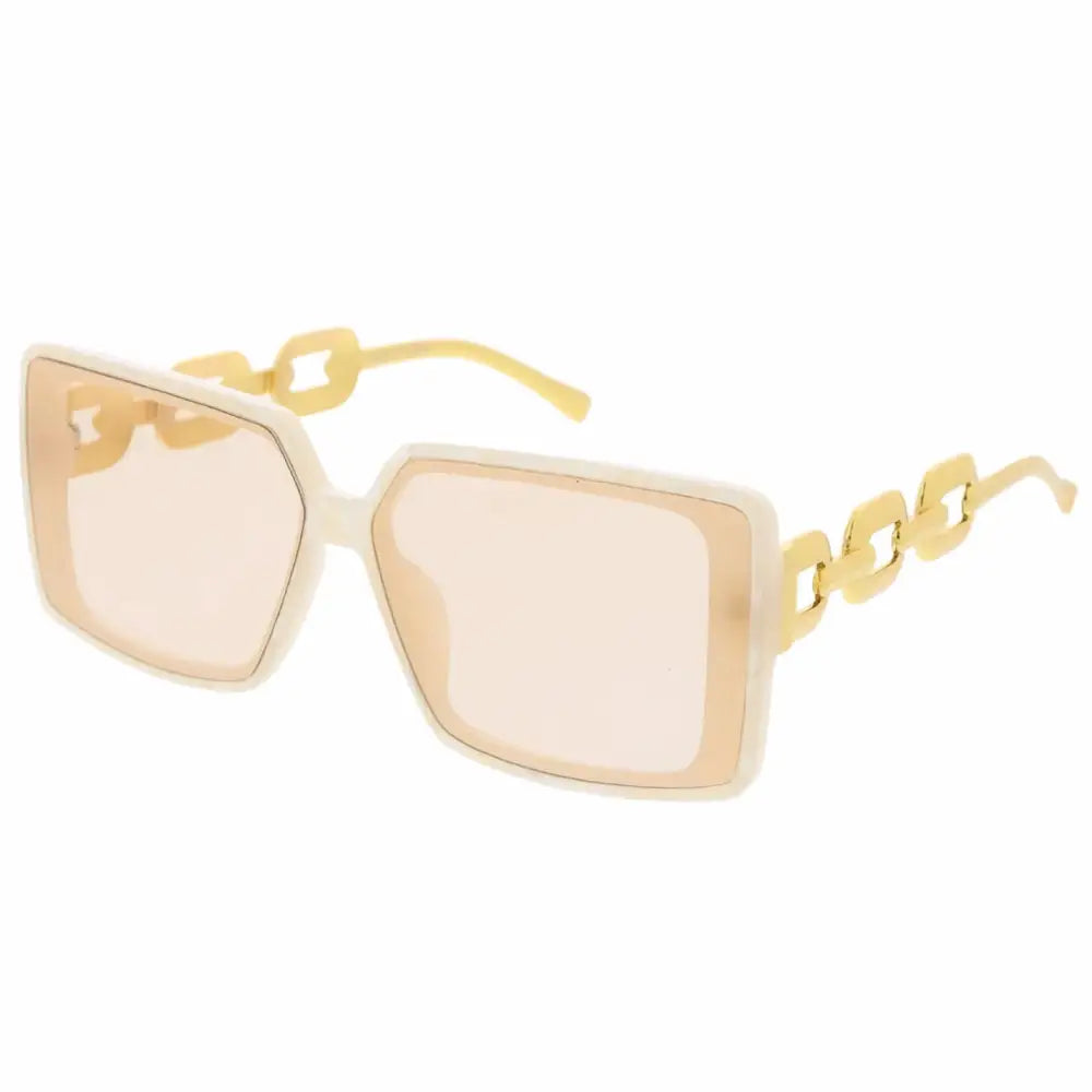 Gafas de sol de montura cuadrada color crema con lentes rosa claro y detalles de cadena dorada en las varillas, juego de 12